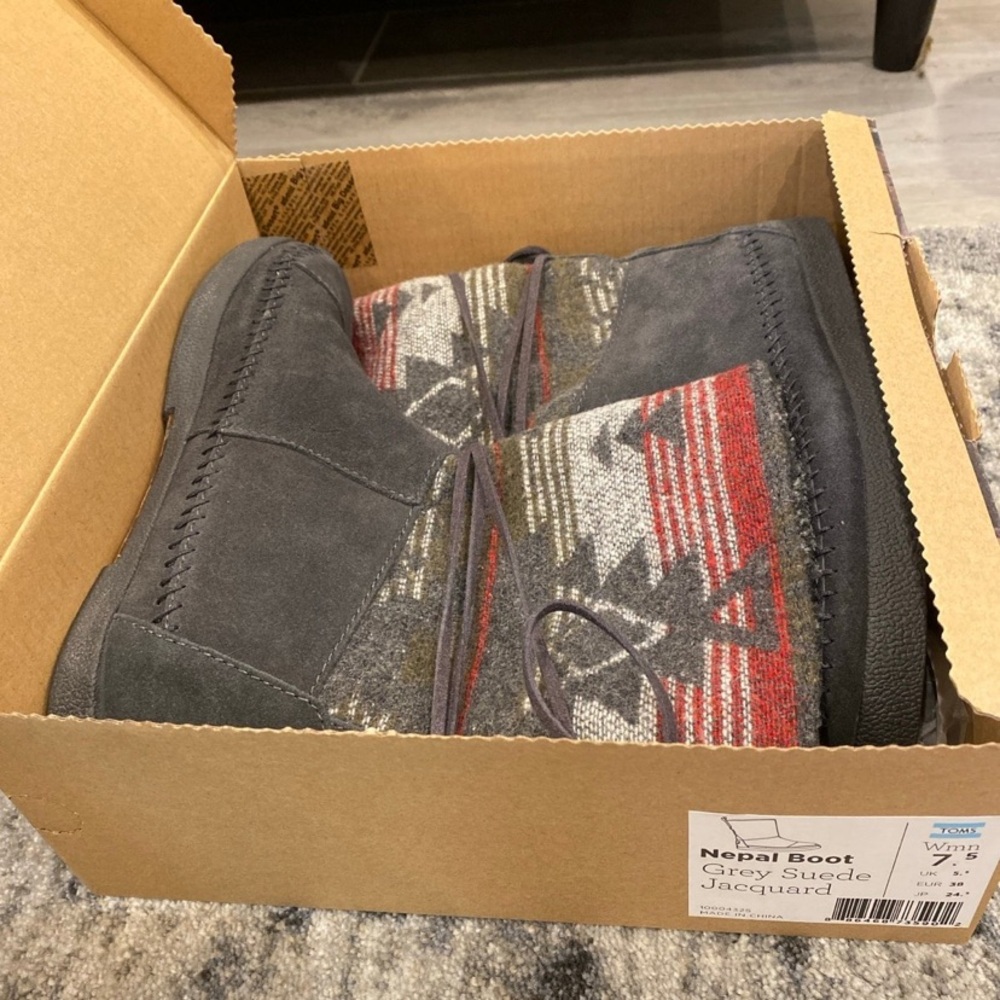 TOMS Nepal Boot Gray Suede Jacquard (size 7.5 new in box, never worn)